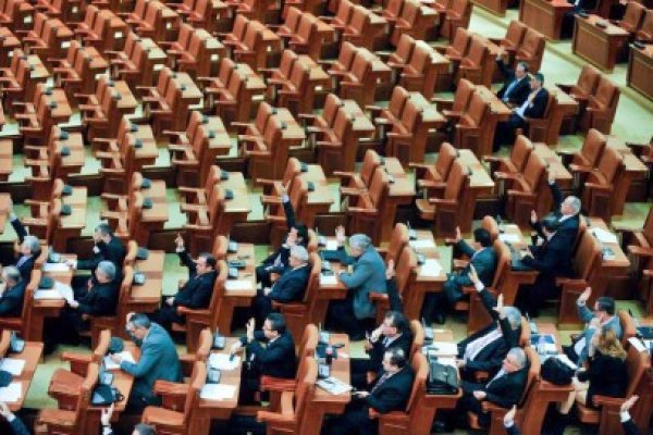 Parlamentarii nu s-au încurcat: au migrat de la un partid la altul într-un ritm ameţitor